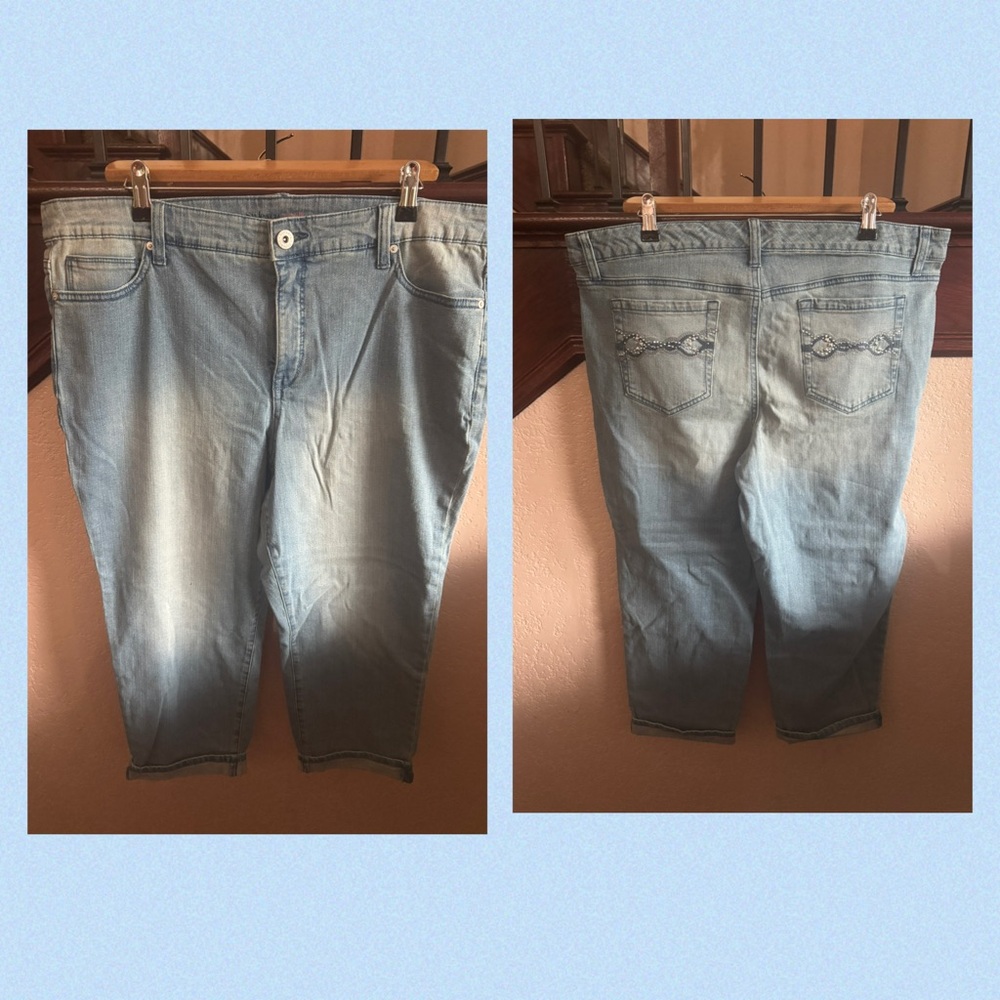 Style & Co. Denim Women’s Size 18 Tummy Control Capri Rhinestone Jean Pants Used